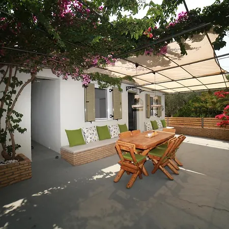 Tatil Evi Stathi's Divarata